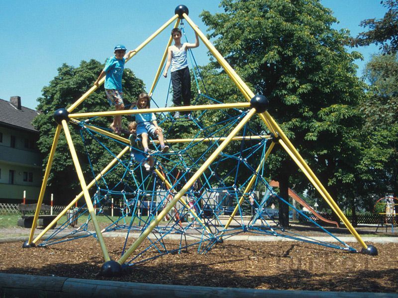 piramide de trepar tridimensional berliner seilfabrik 